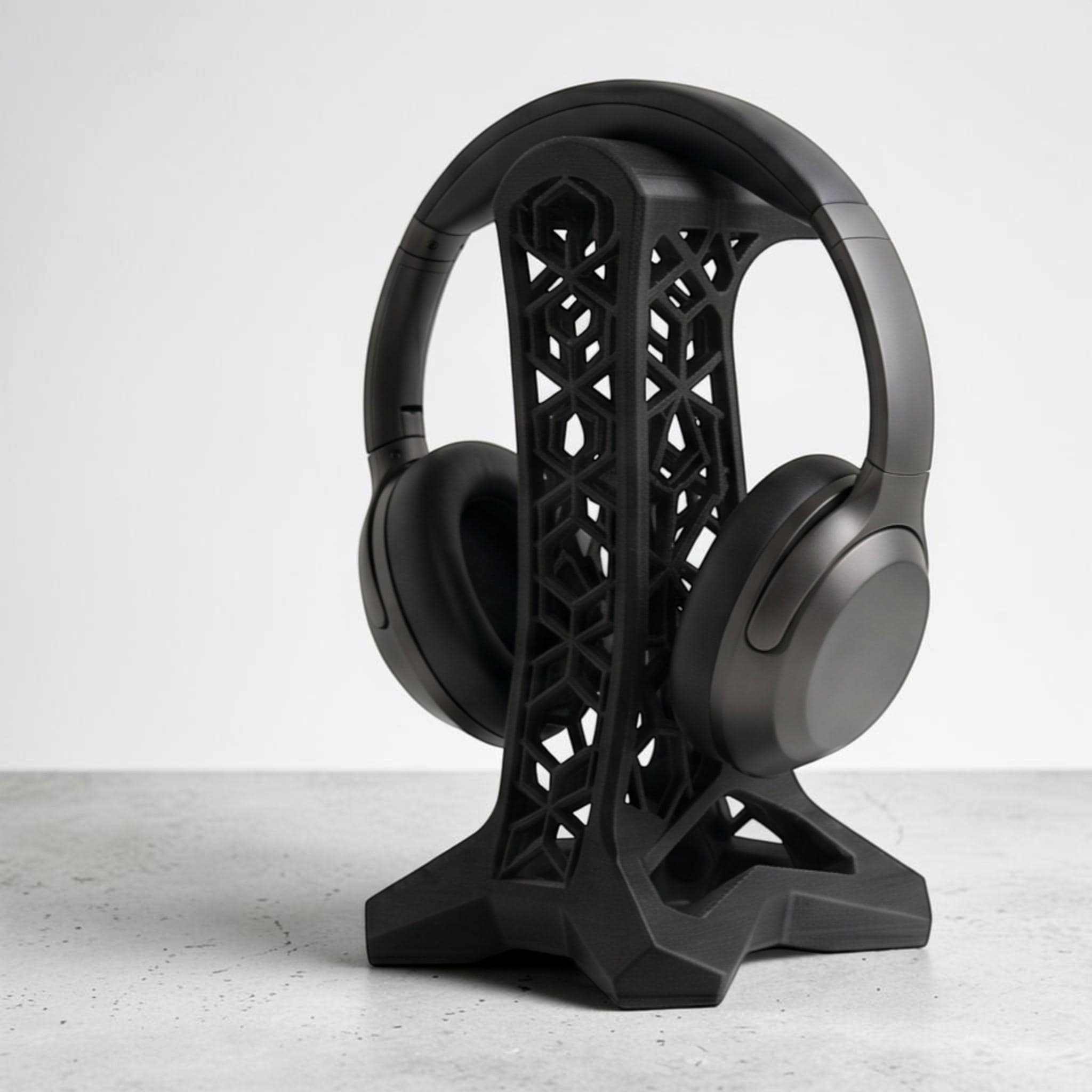 Geometric Lattice Headphone Stand – 3D Printed Black Studio Dock