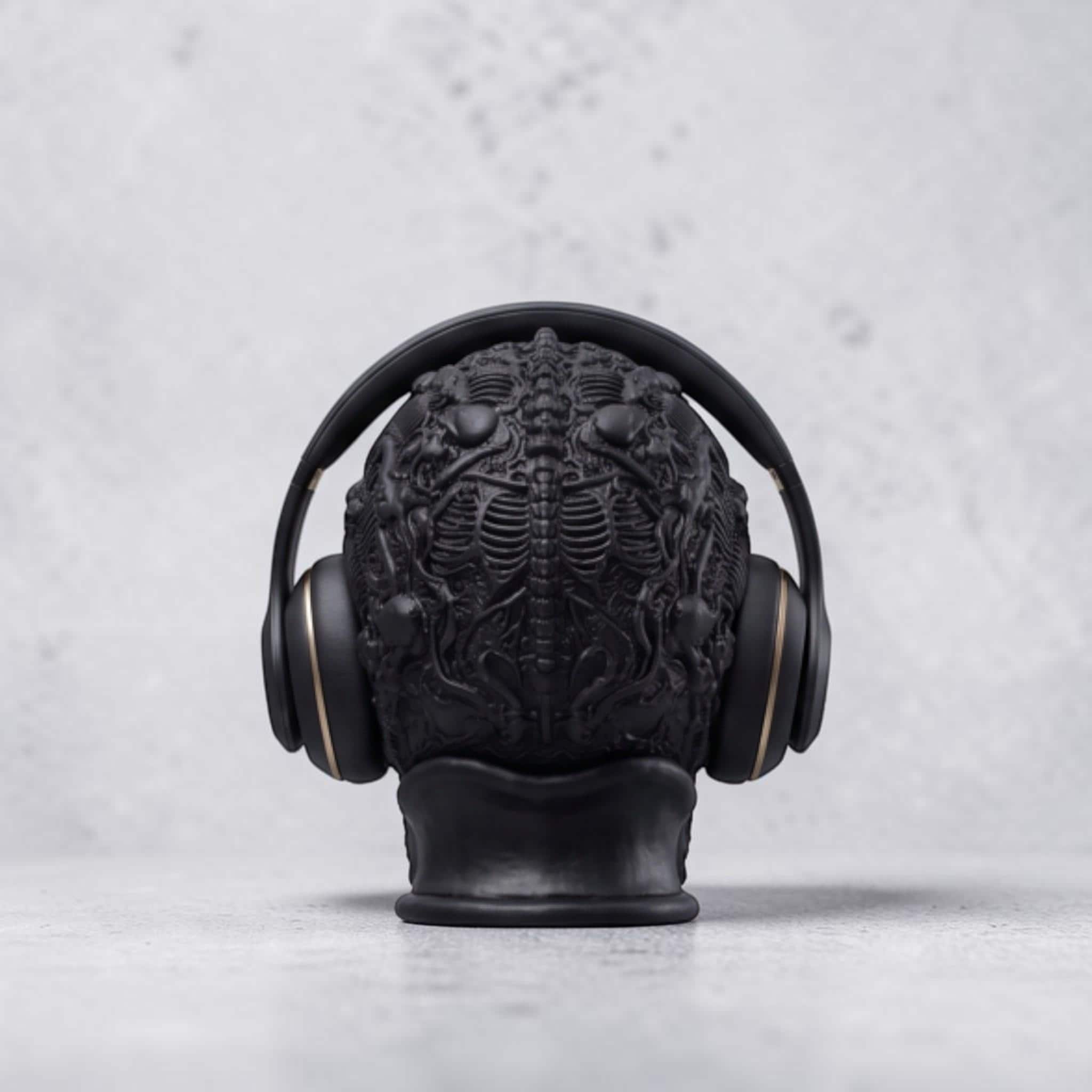 Gothic Skull Headphone Stand – Dark Academia Desk Decor