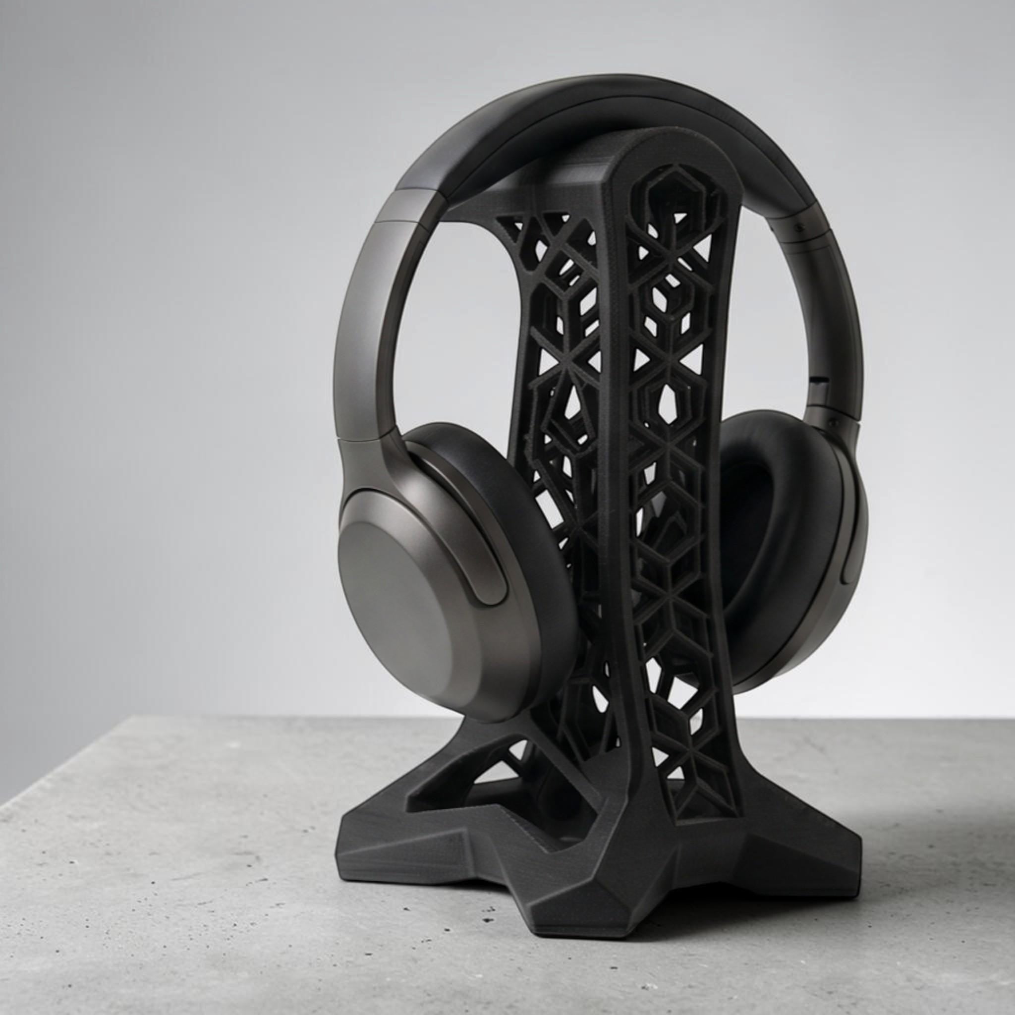 Geometric Lattice Headphone Stand – 3D Printed Black Studio Dock