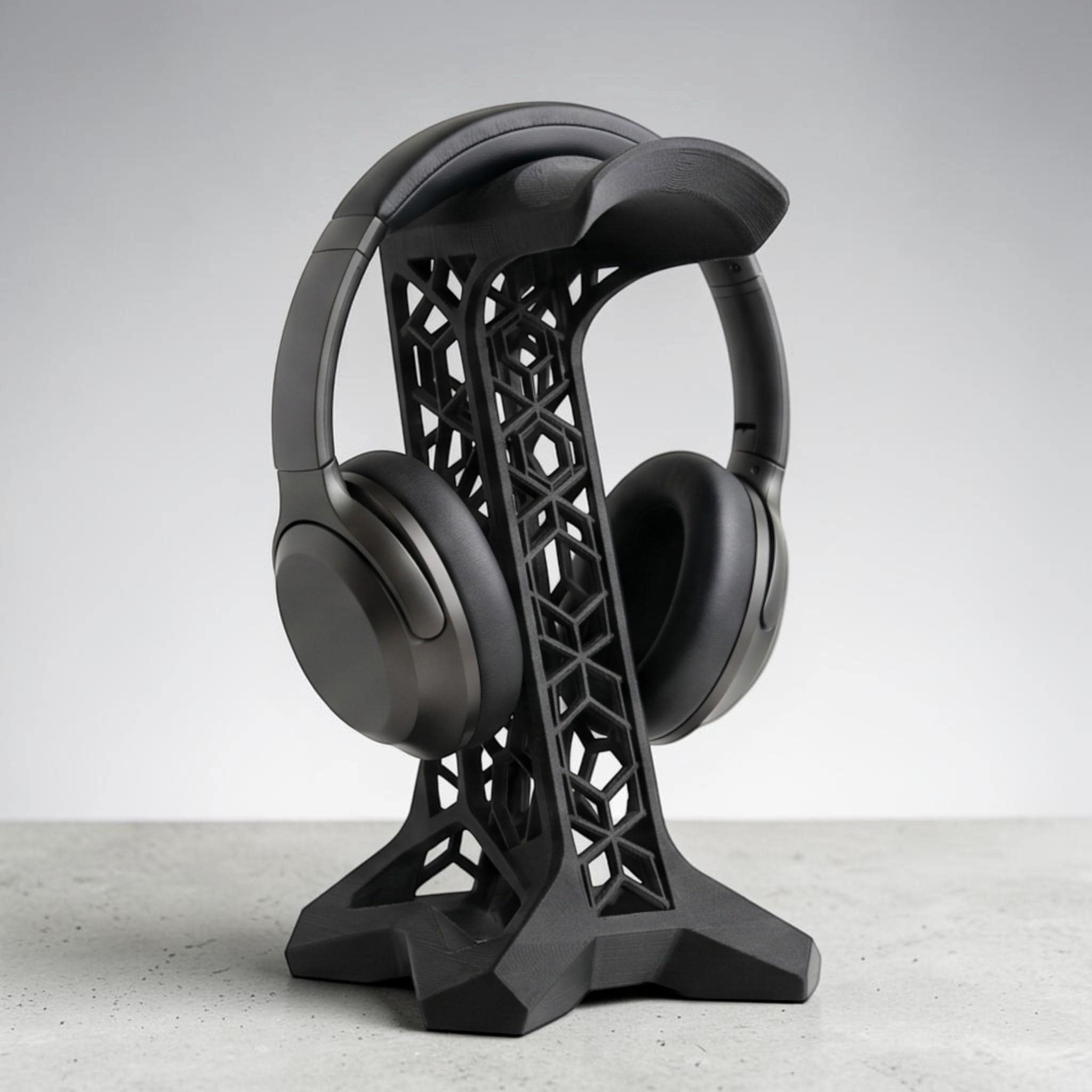 Geometric Lattice Headphone Stand – 3D Printed Black Studio Dock