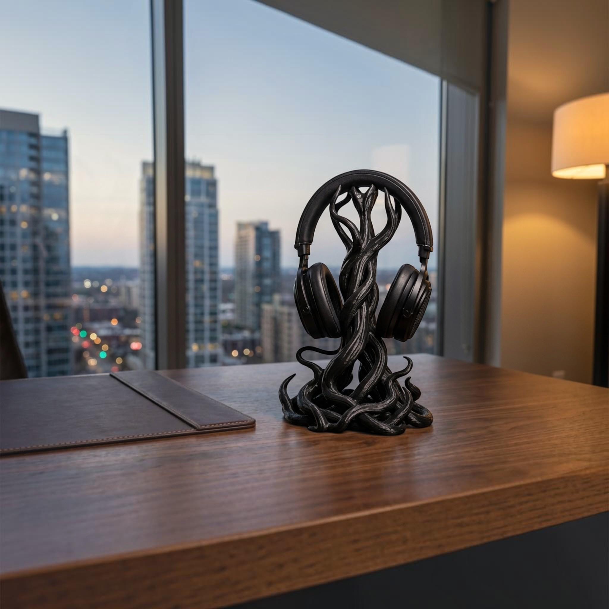 Gothic Tentacle Headphone Stand – Artistic 3D Printed Desk Organizer