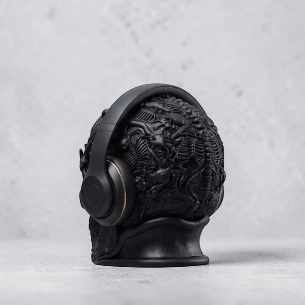 Gothic Skull Headphone Stand – Dark Academia Desk Decor