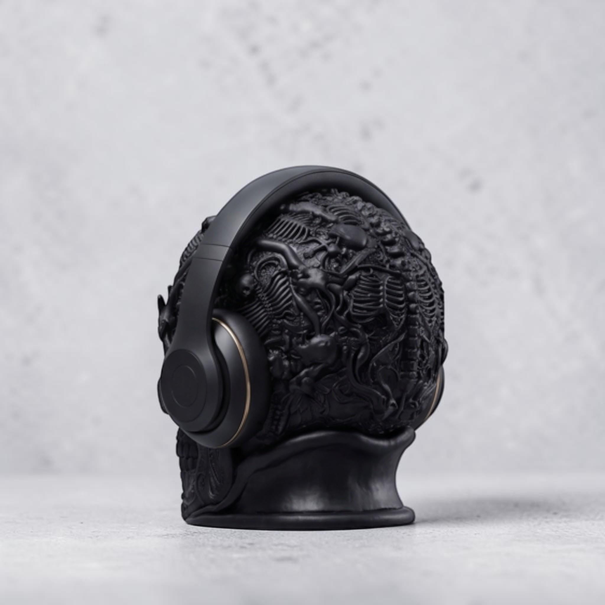 Gothic Skull Headphone Stand – Dark Academia Desk Decor