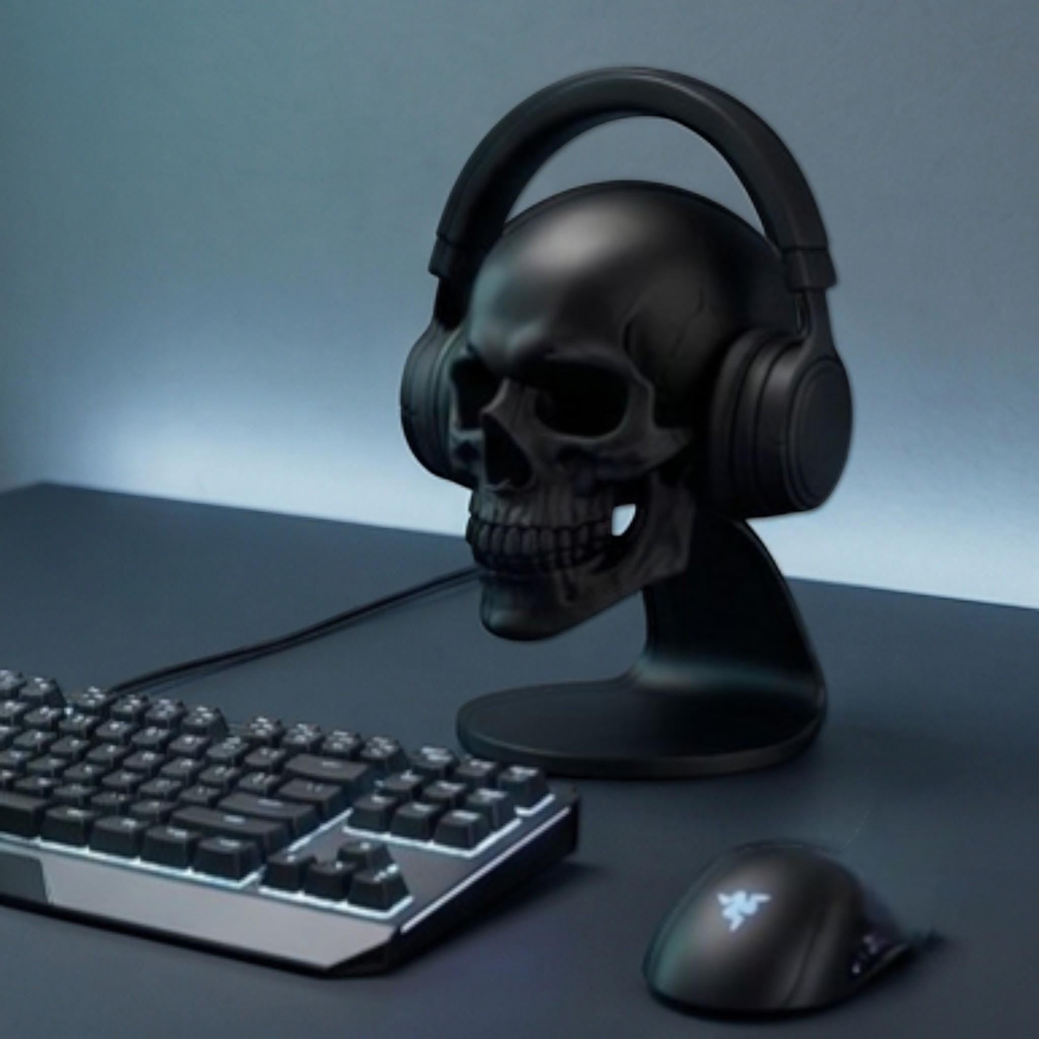 Skull Headset Stand – Anatomical Gaming Desktop Organizer & Gothic Room Decor
