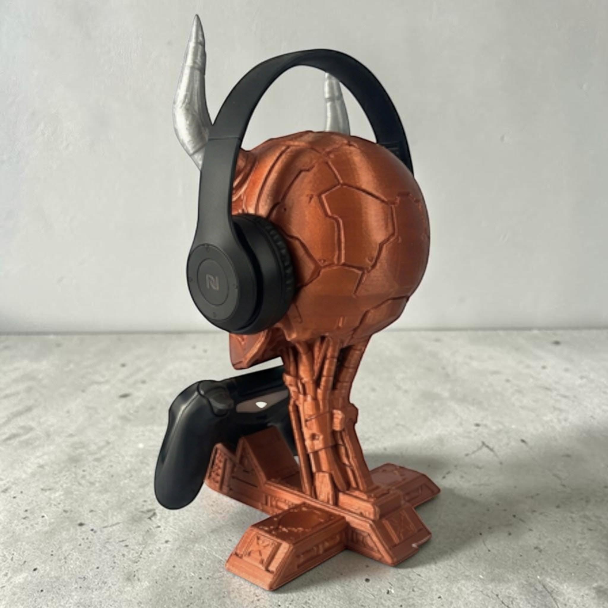 Cyber Skull Headset & Controller Stand – 3D Printed Cyberpunk Desk Decor
